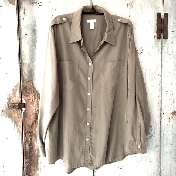 Chico’s khaki/olive long-sleeve blouse with patch pockets on front & epaulettes - Picture 5 of 15